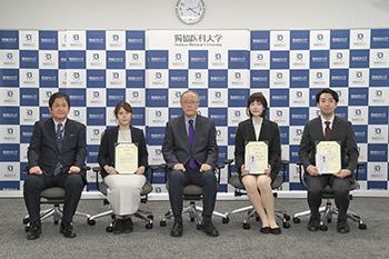 獨協医科大学にて第53回獨協医学会学術大会の優秀賞授与式が行われました。